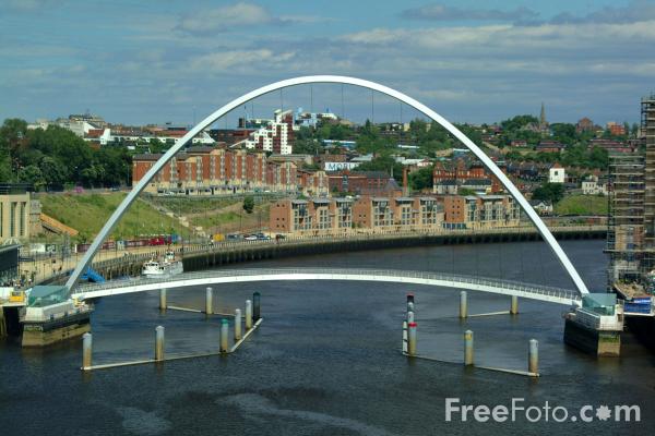 Gateshead Millennium Bridge Anglicko
