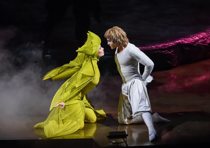 Photos: Perla Global Media Costumes: Eiko Ishioka © 2015 Cirque du Soleil