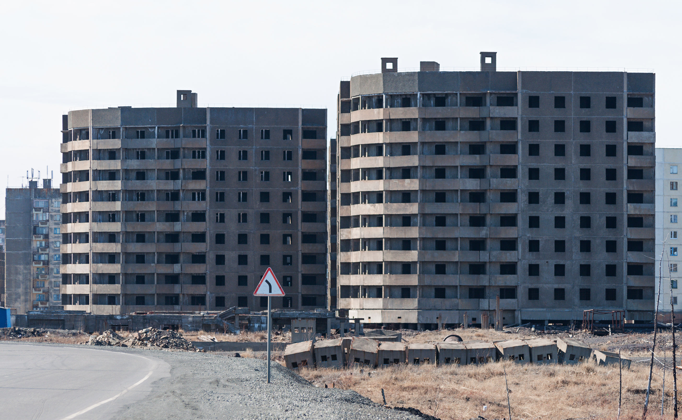61353510 - derelict high-rise building in norilsk. house on pile foundation, built on permafrost.