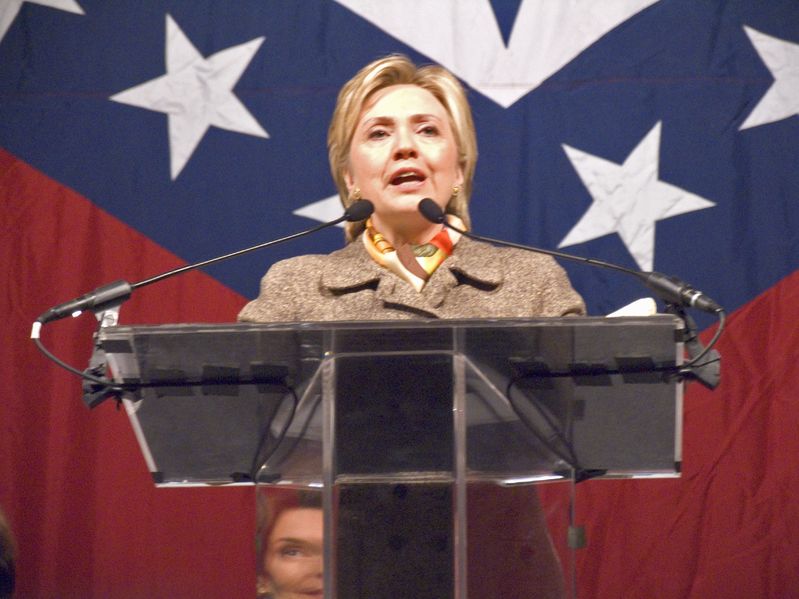 20712139 - sen. hillary clinton (d-ny), wife of former u. s. former president bill clinton, speaks at a little rock, ak luncheon honoring the first ladies of the state in front of the state flag november 17, 2004 in little rock, ak