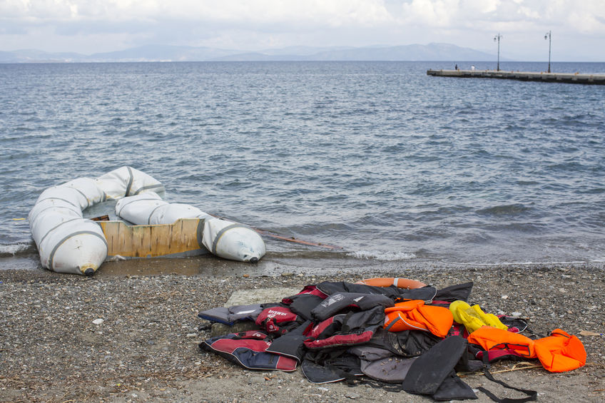 45924775 - kos, greece - sep 28, 2015: life jackets discarded on a beach. kos island is located just 4 kilometers from the turkish coast and refugees come from turkey in an inflatable boat.