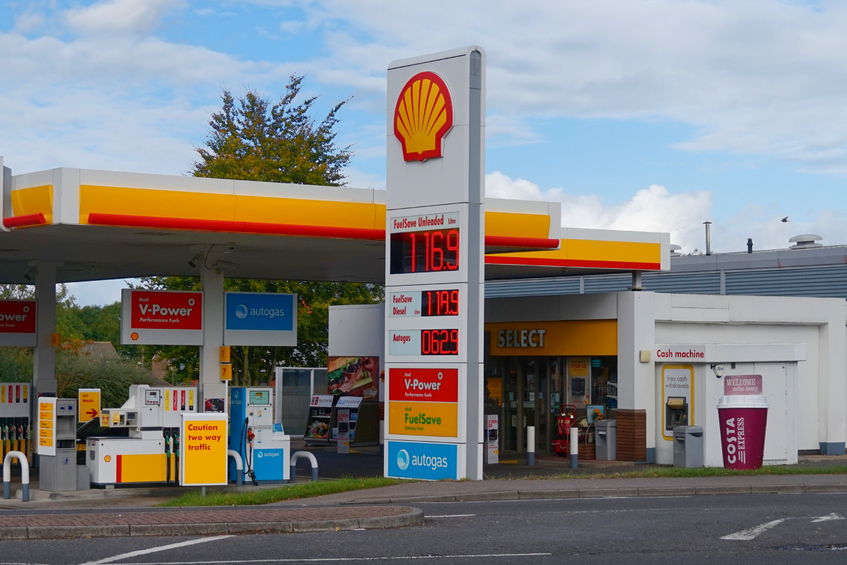 65903706 - basingstoke, hampshire, uk - october 17 2016: shell petrol filling station