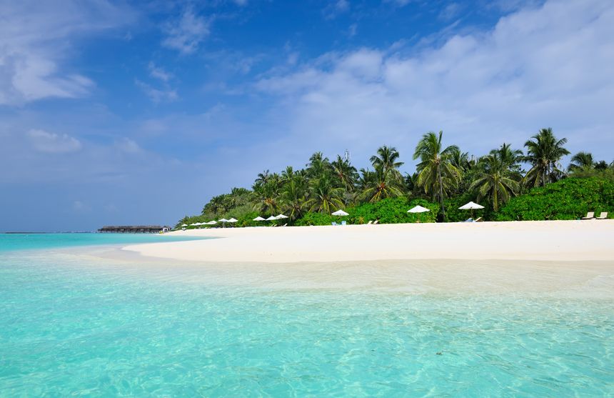 18904827 - beautiful island beach at maldives