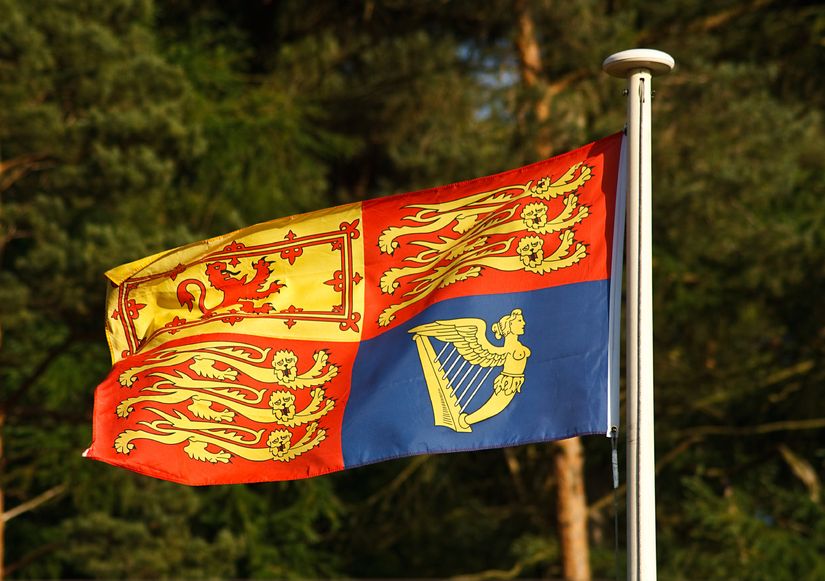 20915599 - the traditional royal standard flag which is flown when the queen of england is in residence at buckingham palace, windsor castle or elsewhere