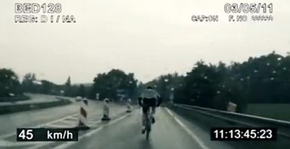 Cyklista na českej diaľnici