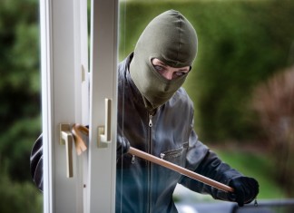 Zabezpečte si dom aj dobrý pocit Burglar At A Window