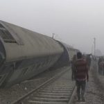 India vlak nehoda obete zranení nárast